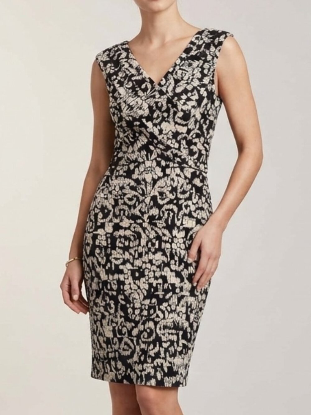 Adrianna Papell Black Cream Ribbon Geometric Sheath Dress Crossover V-Neck Size